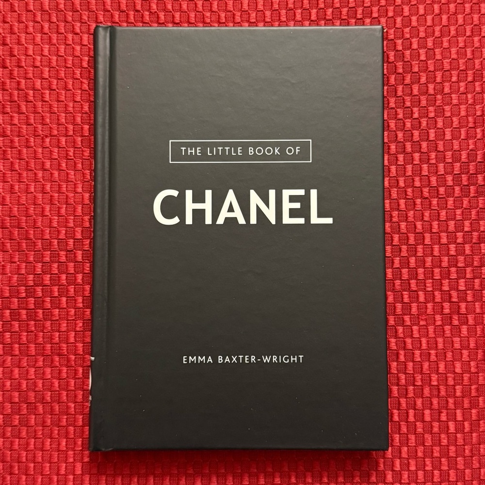 Fashion Books - Picture 8 of 10